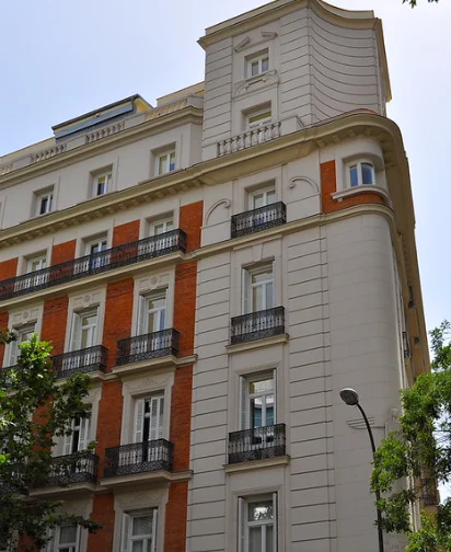Génova 24 — ejemplo de planta nueva que respeta la estética del edificio